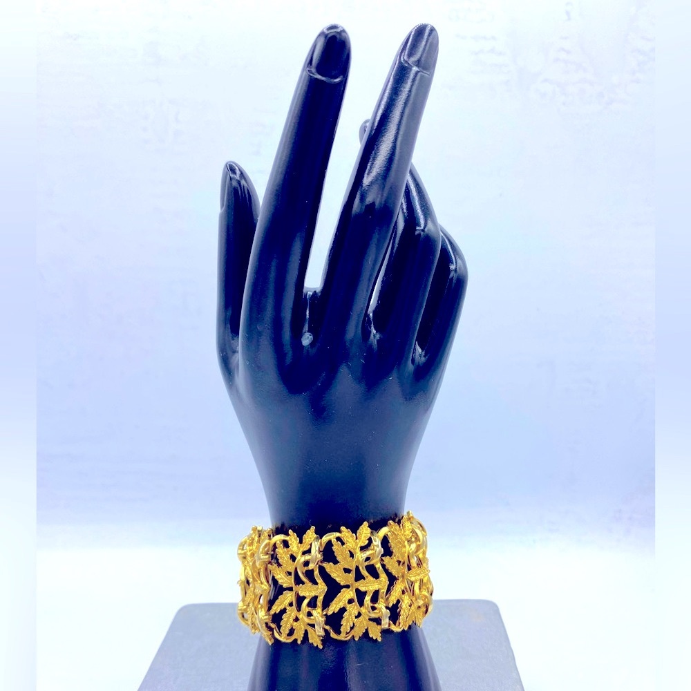 Elegant Gold Tone Leaf Design Wide Statement Bracelet Sz 6” And 7” Long